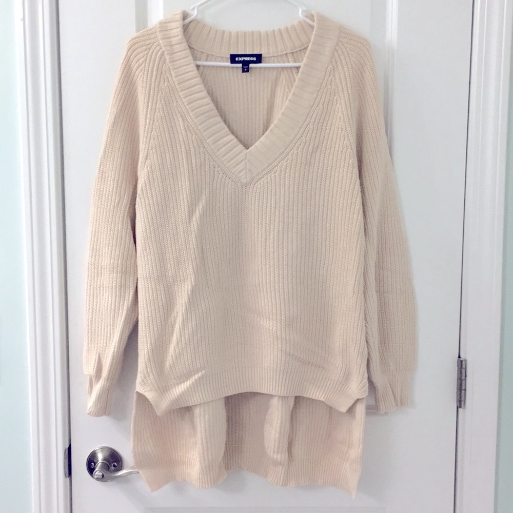 Cozy cream V-neck sweater - Picture 1 of 6